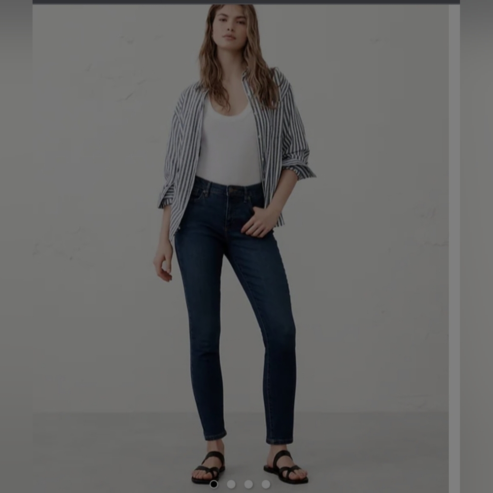 Banana Republic Women's Midrise Skinny Jeans Dark Wash Size 2/26. Worn 1x